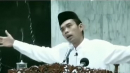 Ustadz Abdul Somad dalam satu Khotbah Kebencian dengan pernyataan bahwa salib Kristen dihuni oleh roh-roh jahat.